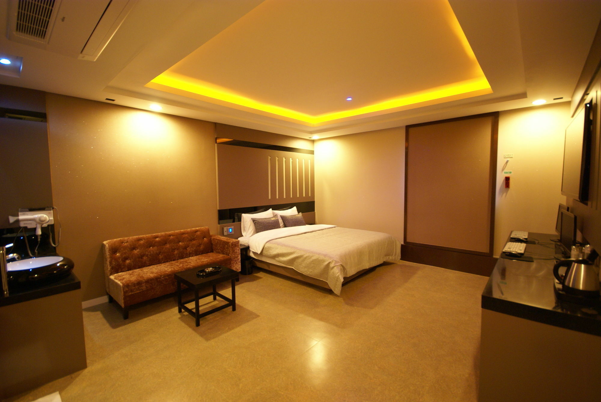 H Moment Hotel Songjeong Пусан Экстерьер фото